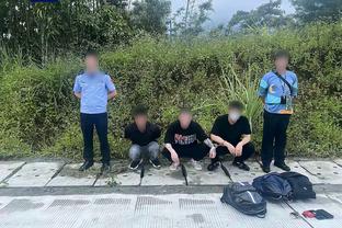 邮报：几内亚中场指责教练偷交换的小熊球衣，被排除非洲杯名单